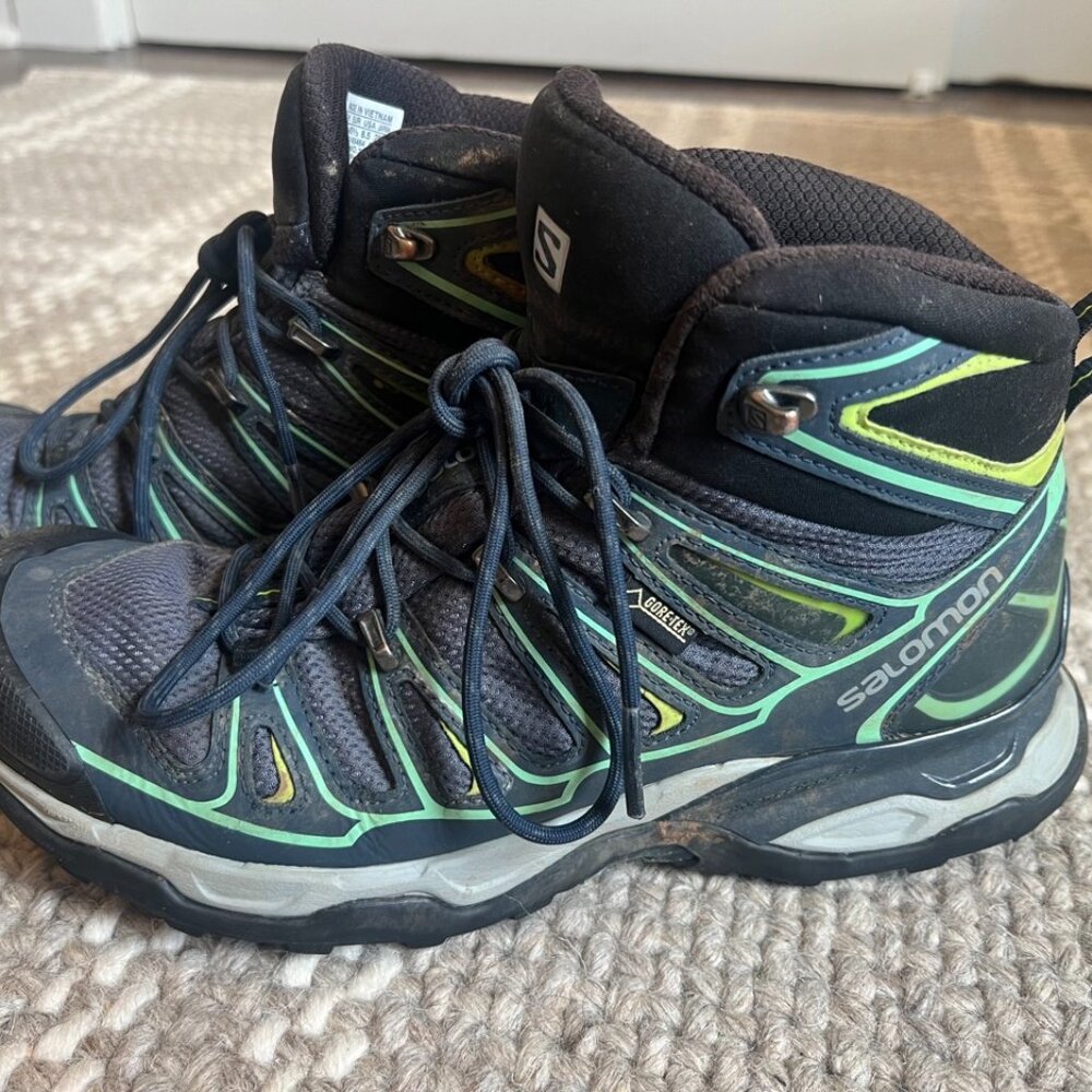 Salomon X Ultra Mid GTX Wide Hiking Boots - Womens 8.5